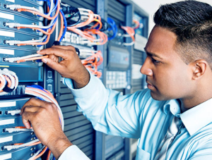 Maintenancier informatique et réseaux de télécommunications