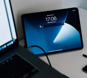 Créateur des visuels de communication électronique et physique